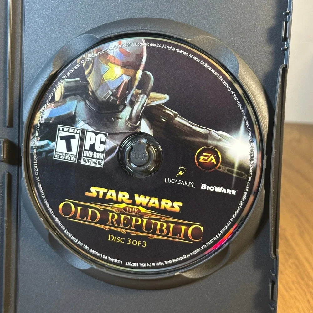 Electronic Arts Star Wars The Old Republic PC DVD-ROM 3-Disc Set Good